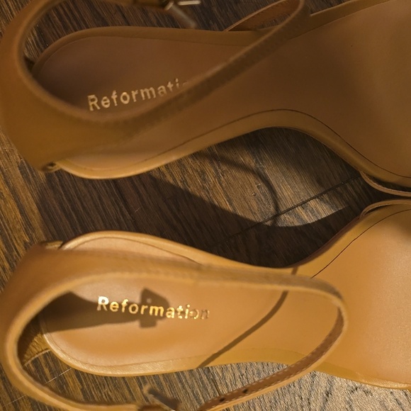 Reformation Gigi Strappy Mid Heeled Sandals, Color Buff, Retail Price $278.00US - Picture 5 of 16